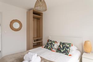 Maisons de vacances Villa Acacias - A 5min en voiture de la plage : photos des chambres