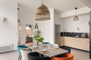 Maisons de vacances Villa Acacias - A 5min en voiture de la plage : Maison 3 Chambres