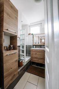 Appartements T3 Cosy et lumineux avec garage a 2 pas du centre ! : photos des chambres