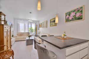 Sunset Apartments - Sun Towers - przestronny apartament z prywatnym parkingiem