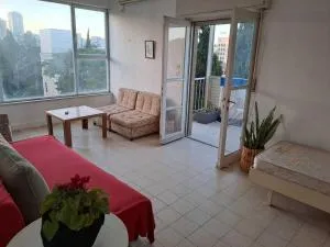 LincolnST 2 and a half rooms w piano - Geʼullim