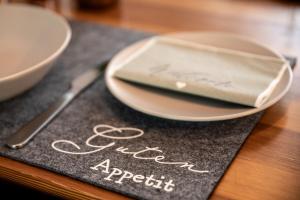 HIRSCH Stadt Apartment 6 - Balkon mit Flussblick - Parkplatz