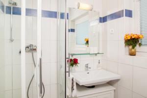One-Bedroom Apartment with Terrace room in Seeapartments Kärnten