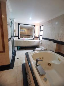 Fahrenheit88 2minsPavilionKL TRX by Abby Stay