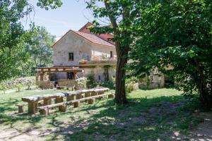 Hermoso molino a pie de río by CABANA Rentals