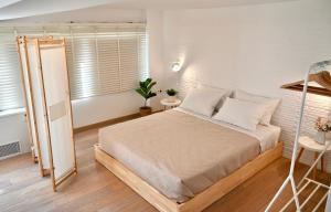 Bright and comfy apartment in the heart of Athens