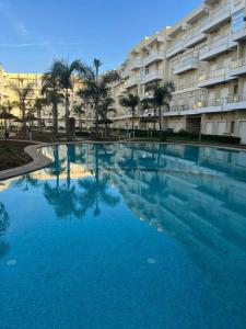 Belle appartement avec 2 grands piscines