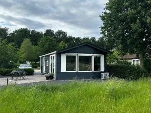 Luxe chalet met uniek vrij uitzicht op rustig park in Papenvoort DRENTHE - Grolloo