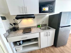 Near Mactan Airport Condo by Isla Stays