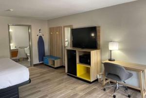 Standard King Room - Smoking room in Days Inn by Wyndham New Braunfels