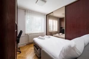 Embassy Avenue At Royal Park by BookingHost