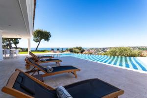 Villas VILLA ADRIANA VI4411 By Riviera Holiday Homes : photos des chambres