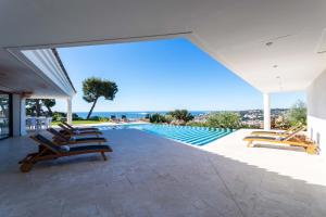 Villas VILLA ADRIANA VI4411 By Riviera Holiday Homes : photos des chambres