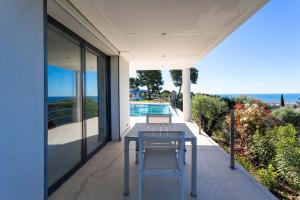 Villas VILLA ADRIANA VI4411 By Riviera Holiday Homes : photos des chambres