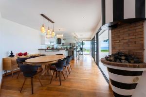 Villas VILLA ADRIANA VI4411 By Riviera Holiday Homes : photos des chambres