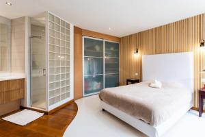 Villas VILLA ADRIANA VI4411 By Riviera Holiday Homes : photos des chambres