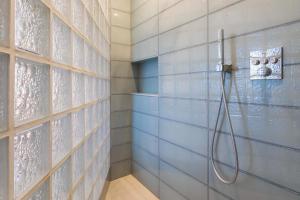 Villas VILLA ADRIANA VI4411 By Riviera Holiday Homes : photos des chambres