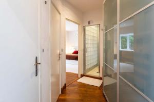 Villas VILLA ADRIANA VI4411 By Riviera Holiday Homes : photos des chambres