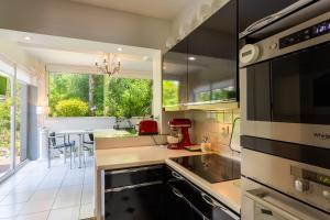 Villas VILLA HATELMA VI4404 By Riviera Holiday Homes : photos des chambres