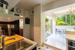 Villas VILLA HATELMA VI4404 By Riviera Holiday Homes : photos des chambres