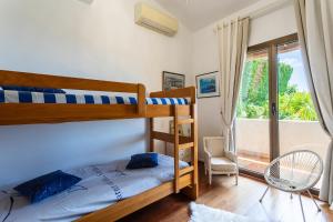 Villas VILLA HATELMA VI4404 By Riviera Holiday Homes : photos des chambres