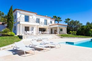 Villas VILLA SAVANNAH VI4356 By Riviera Holiday Homes : photos des chambres
