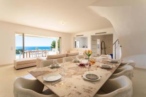 Villas VILLA SAVANNAH VI4356 By Riviera Holiday Homes : photos des chambres