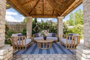 Family retreat House Begonija with pool and BBQ