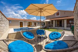 Family retreat House Begonija with pool and BBQ