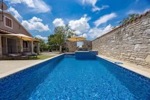 Family retreat House Begonija with pool and BBQ - Burići