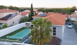 Grande maison moderne avec piscine 10 personnes - 蒂伊