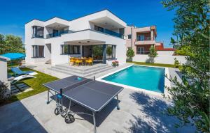 Stunning Home In Valbandon With Wifi