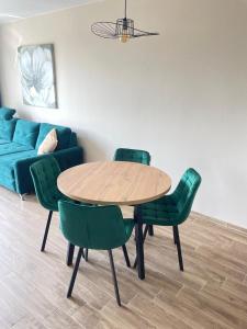 Modern 1BR Apart FREE Parking with Hill View