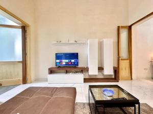 Charming Townhouse with Rooftop