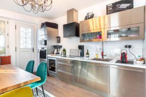 GuestReady - Bright Retreat near the Wall of Love