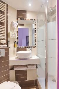 Hotels Hotel Poussin : photos des chambres