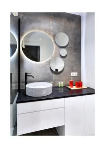 Old Town Chic Studio by BookingHost