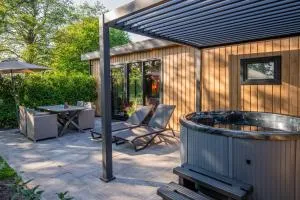 Wellnesslodge Scholekster met jacuzzi en uitzicht - 埃曼