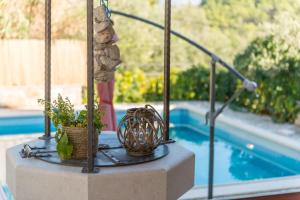 Stone house Mornar near beach