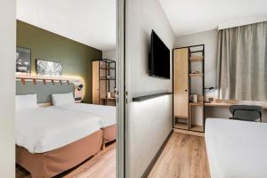 Hotels Campanile Lyon Centre Part-Dieu : Chambre Quadruple avec 1 Lit Double et 2 Lits Simples