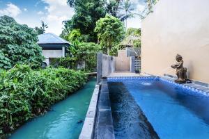 Riverside Villa: 2BDR & Private Pool on Riverbank