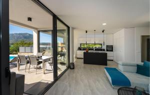 Beautiful Apartment In Rovanjska