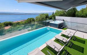 Beautiful Home In Dramalj With Jacuzzi