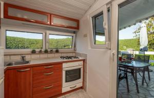 2 Bedroom Nice Apartment In Krnica