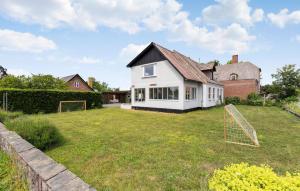 4 Bedroom Gorgeous Home In Aakirkeby