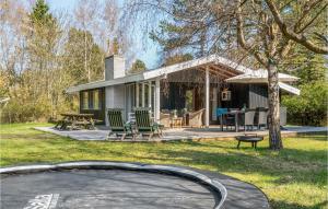 3 Bedroom Lovely Home In Sjællands Odde - 3hvězdičkové hotely ve městě Tjørneholm
