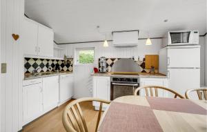 2 Bedroom Gorgeous Home In Hemmet