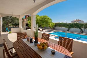 Sunshine Holiday Home