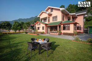 StayVista at Thangsing Farmhouse 4 BHK Pahadi villa with Gazebo, Indoor-Outdoor Games near Sikkim