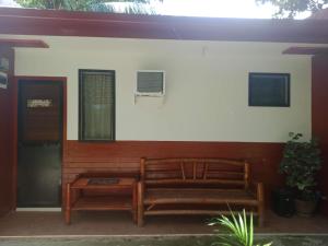 Felipa Beach and Guesthouse - Newly Renovated Airconditioned Guest Rooms